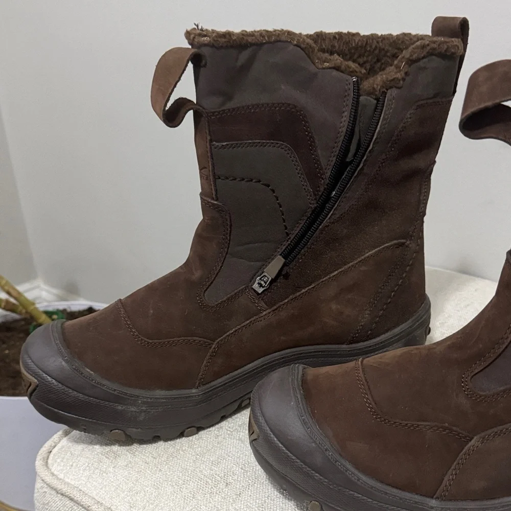 Like new INSULATED Brown Winter Boots with Fur Lining
